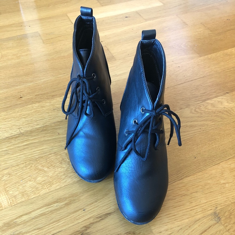 Boots - Picture 3 of 6